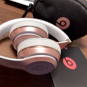 Beats Solo3 in Rose Gold- Wireless